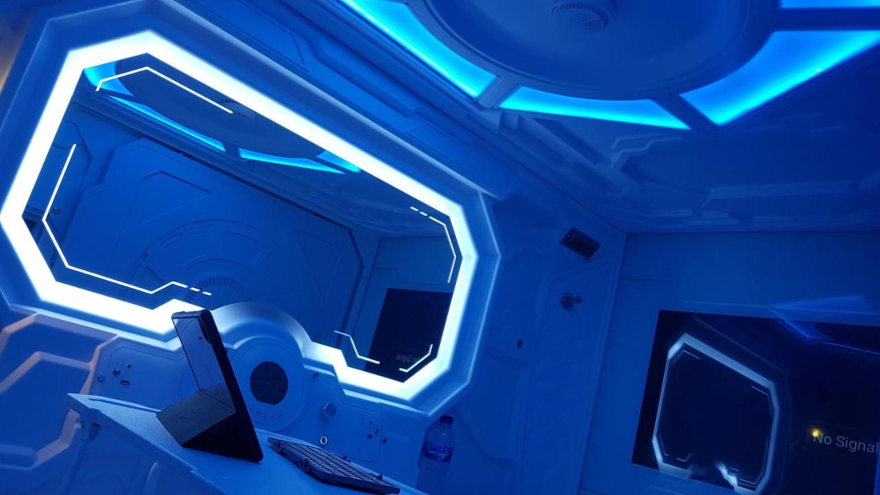 Apollo Capsule Hotel Ende Bagian luar foto