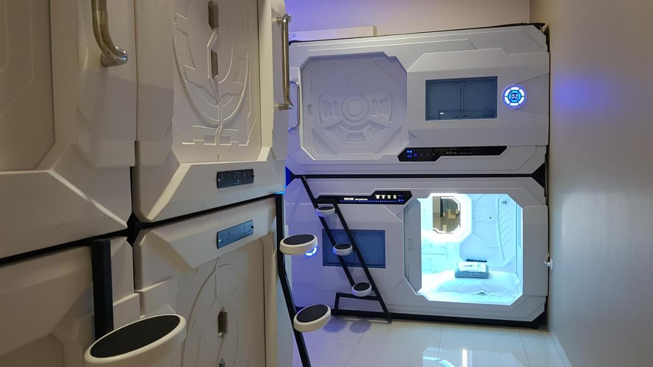 Apollo Capsule Hotel Ende Bagian luar foto