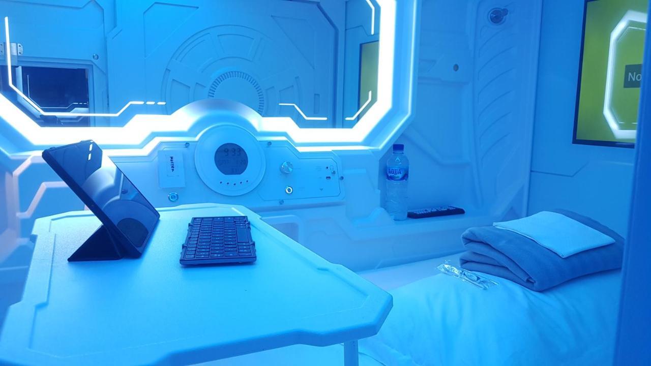 Apollo Capsule Hotel Ende Bagian luar foto