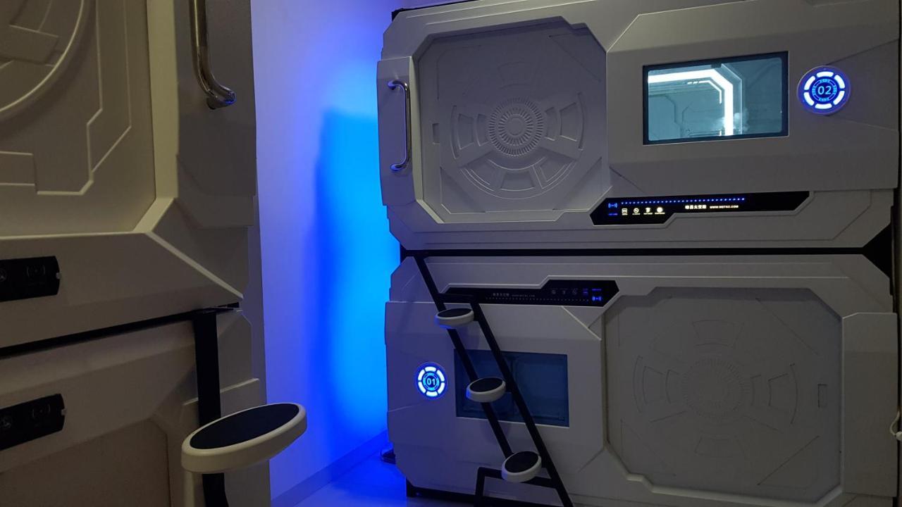 Apollo Capsule Hotel Ende Bagian luar foto