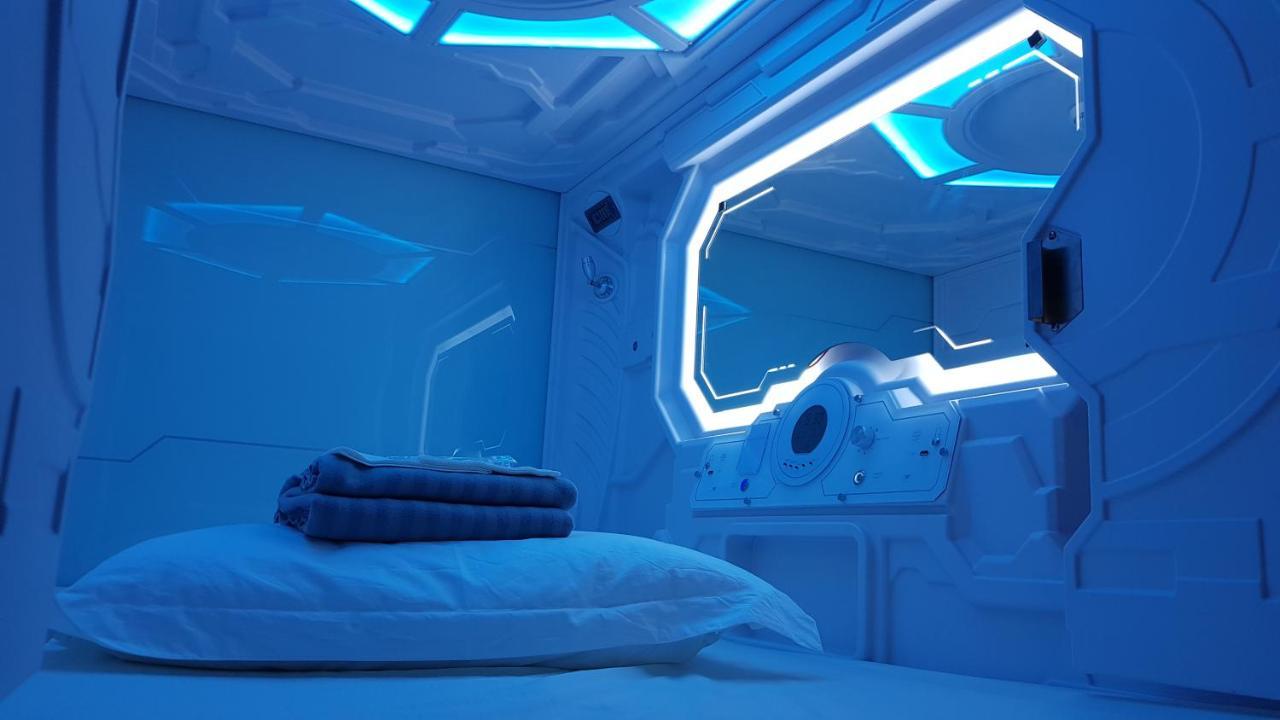 Apollo Capsule Hotel Ende Bagian luar foto