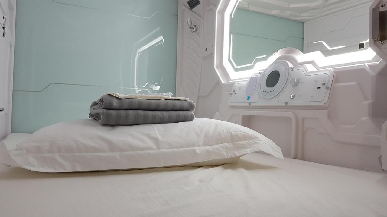 Apollo Capsule Hotel Ende Bagian luar foto