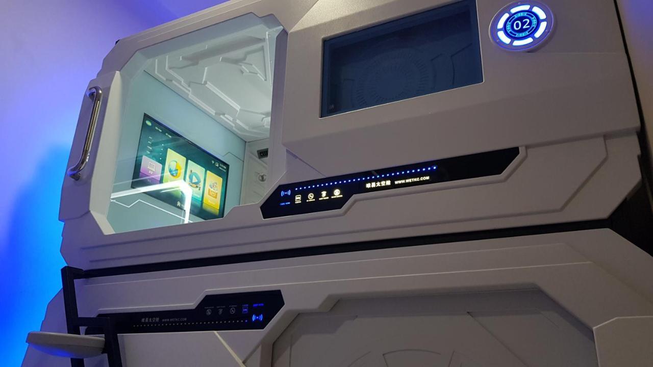 Apollo Capsule Hotel Ende Bagian luar foto