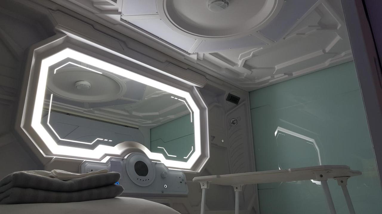 Apollo Capsule Hotel Ende Bagian luar foto